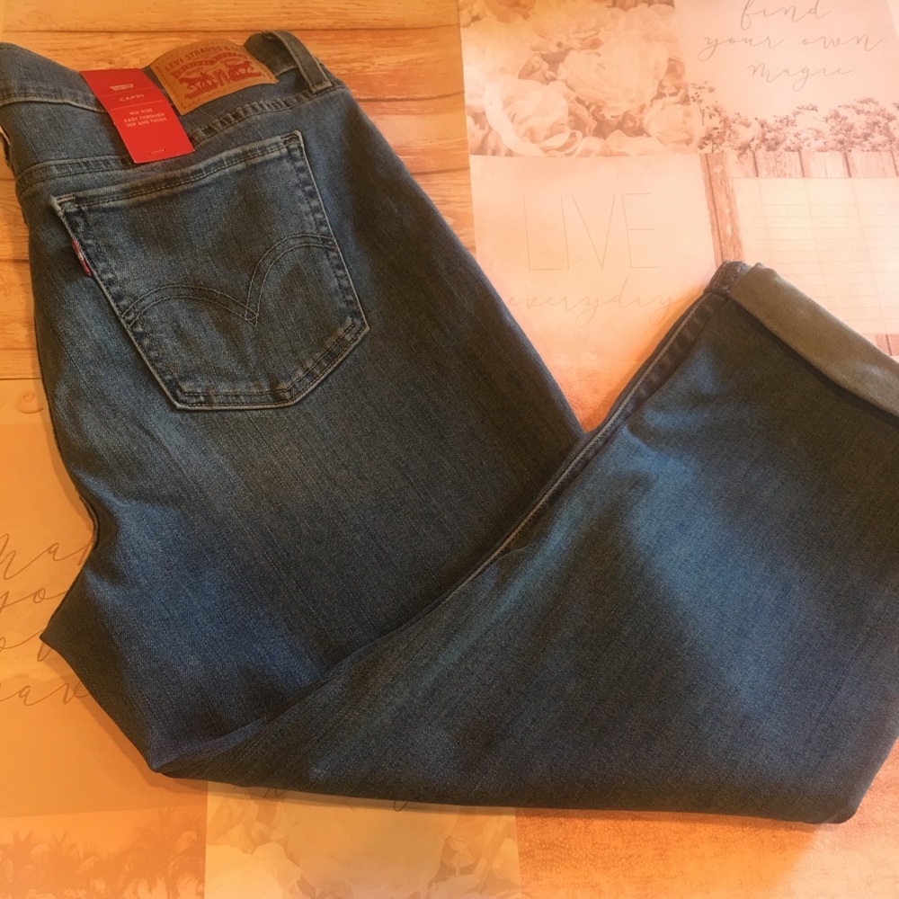 Women’s Levi crop jeans